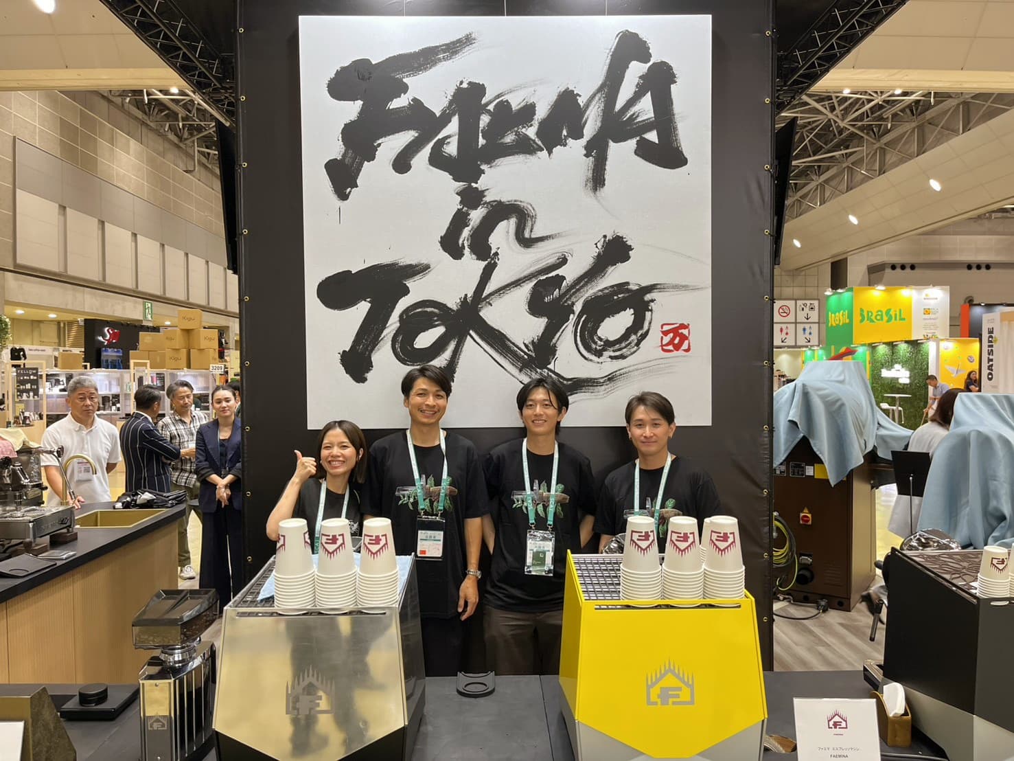 東京の展示会ブースでドリンク提供を担当するバリスタチーム